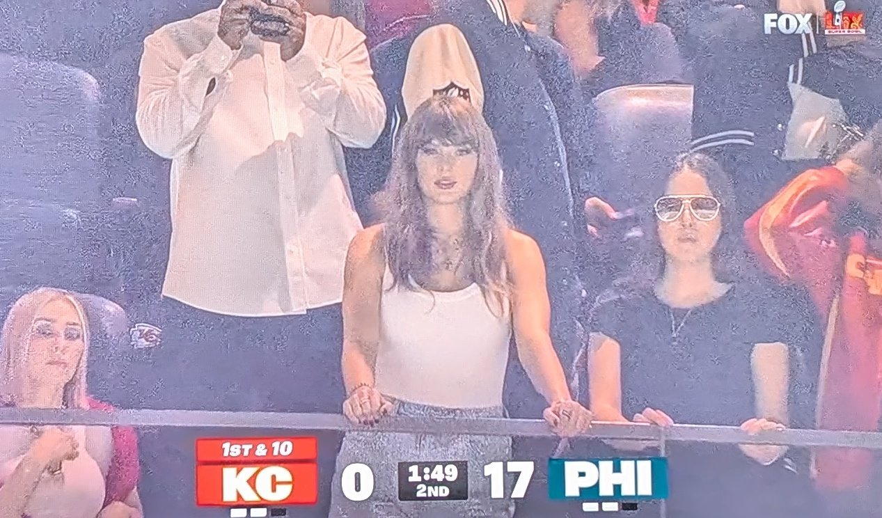 taylor-swift-at-superbowl.jpg